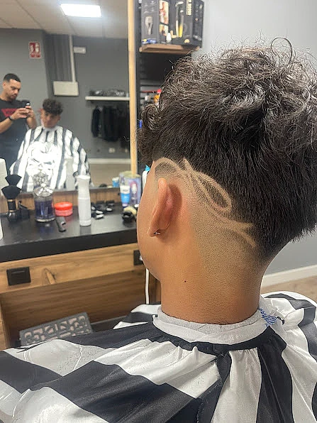 Barbería Meloumari chico en barbería